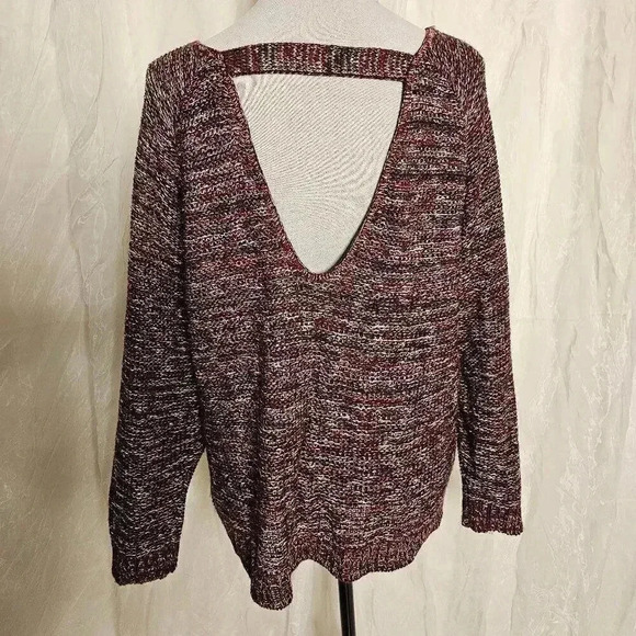 Oversized Sweater with Open Back - Picture 2 of 5